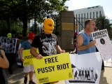 15.08.2012. Ārvalstīs/ASV/ „Amnesty International”: Krievijas vēstniecība izmetusi uz ielas petīciju par ‘Pussy Riot’ atbrīvošanu