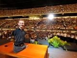 Bez rokām un kājām evanģēlists Nick Vujicic: Nekad nepadodies!
