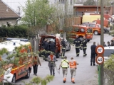 09.04.2012. Ārvalstīs/Francija: Iebrūkot lūgšanu nama grīdai, gājusi bojā sešgadīga meitene