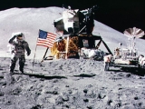 27.07.2012. Ārvalstīs: Čārlija Djūka soļi uz mēness un soļi pie Kristus