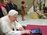 14.12.2012. Ārvalstīs: Romas pāvests veic pirmo ierakstu “Twitter”