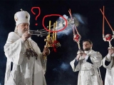Dieva zīme: Krievijas pareizticīgo svinamajos Kristus augšāmcelšanās svētkos nodziest sveces