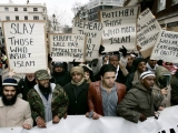 Musulmaņa ņirgāšanās par kristiešu kapiem Somijā izraisa sašutumu VIDEO