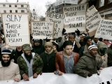 Itālijā bēgļi-imigranti pieprasa no veikaliem aizvākt krustus