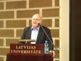 Džons Lenokss un  Mārcis Auziņš paneļdiskusijā “Vai zinātne ir apglabājusi Dievu?”